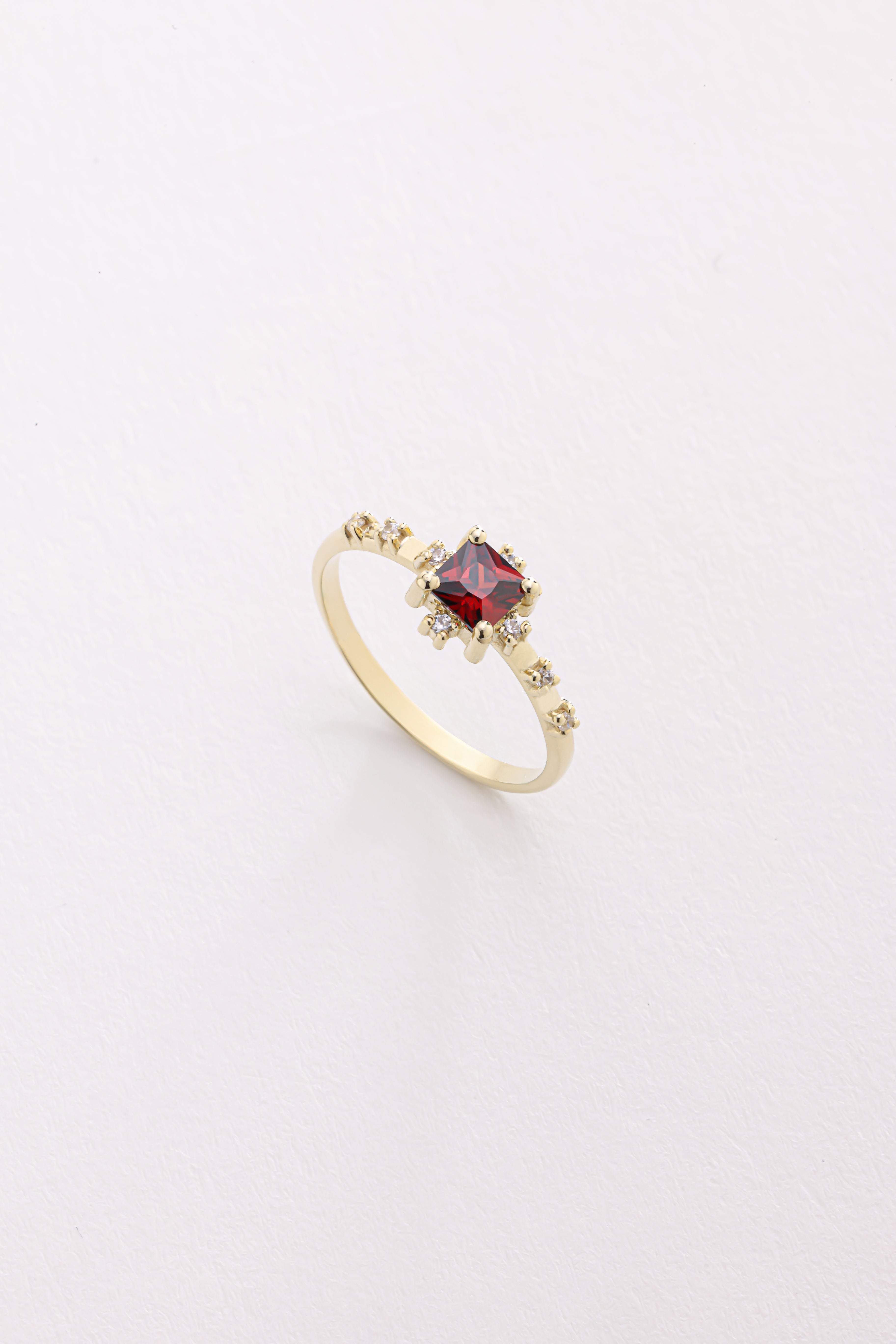 14k Gold Garnet Diamond Ring