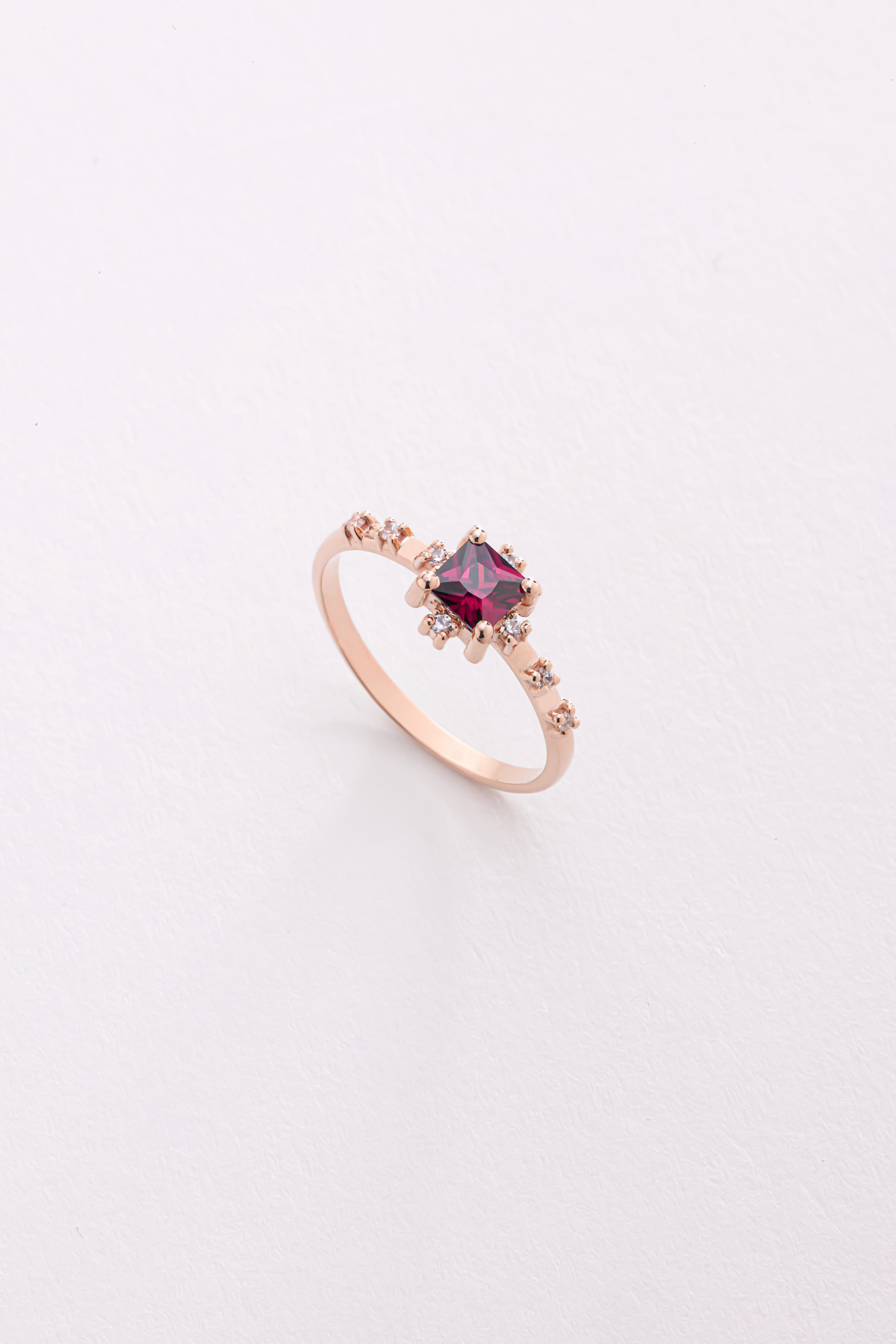 14k Gold Garnet Diamond Ring