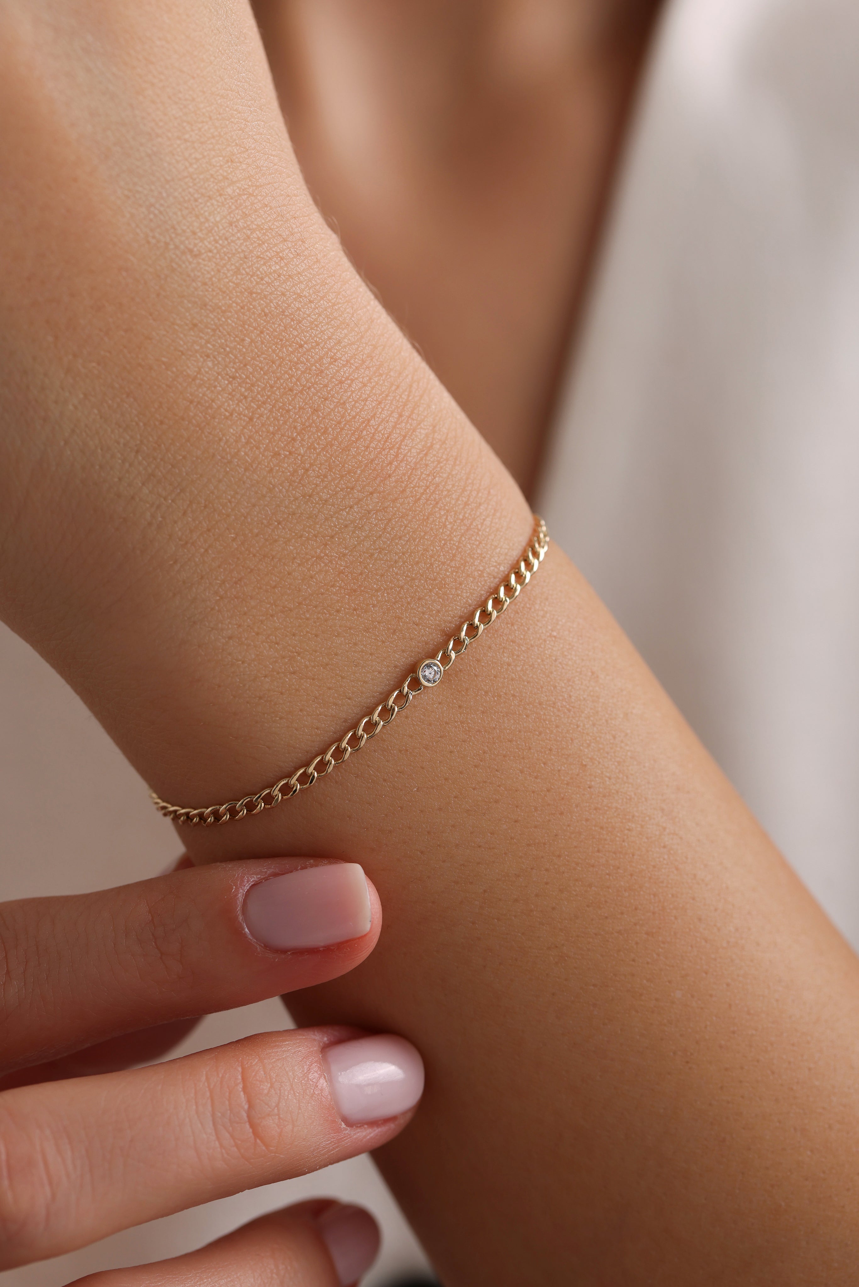 14k Gold Solitaire Curb Chain Bracelet