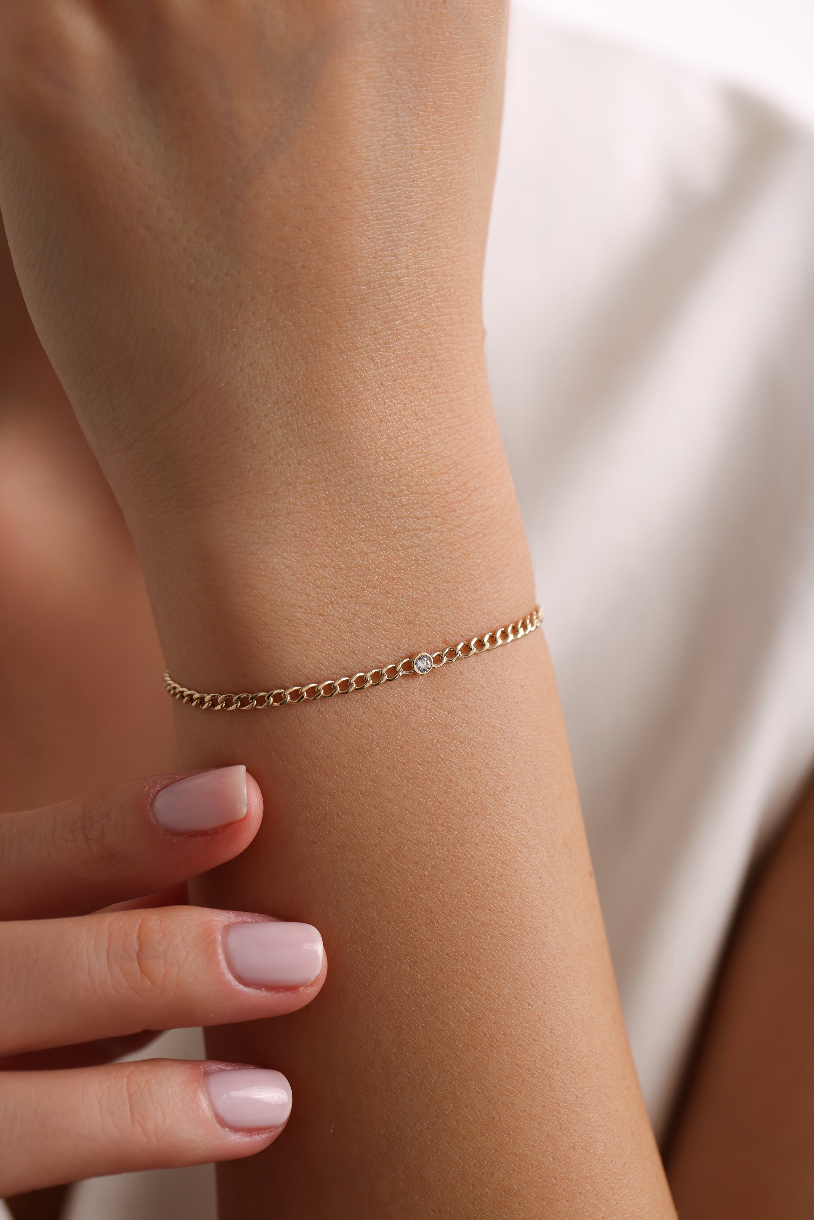 14k Gold Solitaire Curb Chain Bracelet